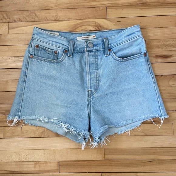 🌼LEVIS WEDGIE Short Light Wash Shorts size 28 - Picture 5 of 12